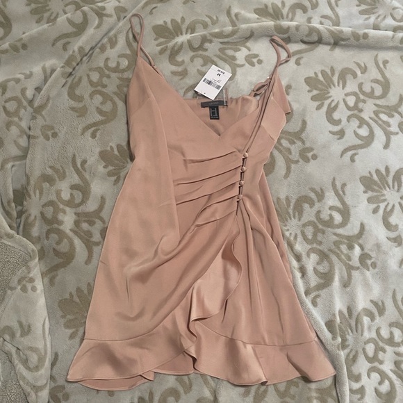Forever 21 Dresses & Skirts - Satin ruffle dress